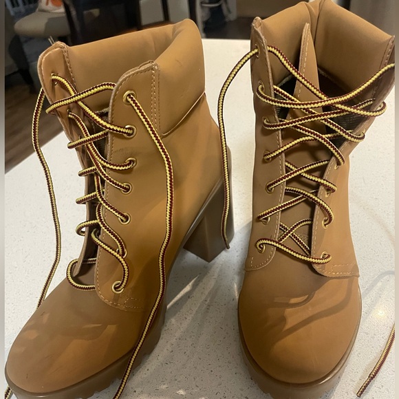 ASOS Fall Workboots - Wedge (EU size 38 / UK size 5 / US 7.5 or 8 - Picture 3 of 5